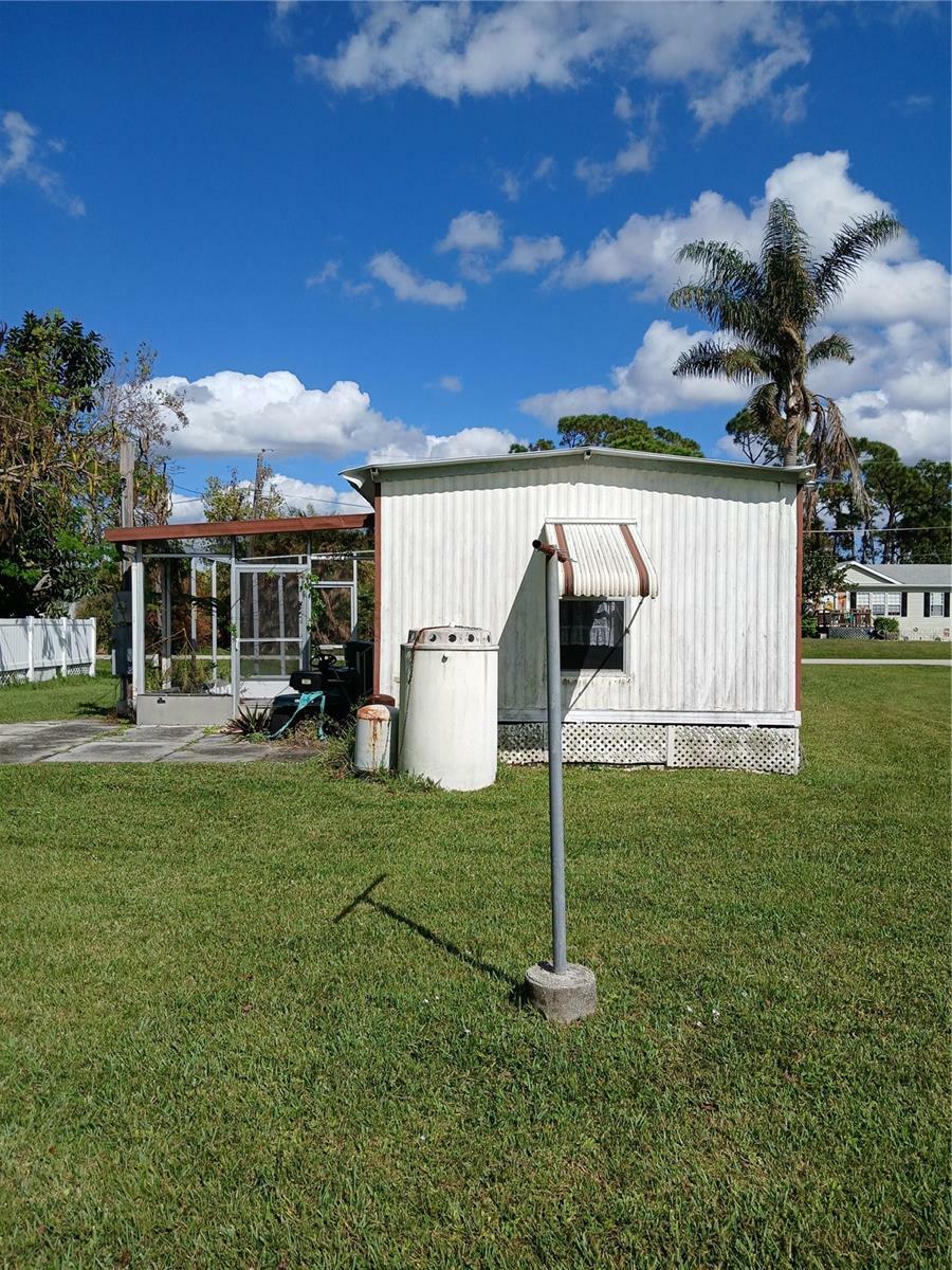 Property Photo:  11265 Pineapple Road  FL 33955 