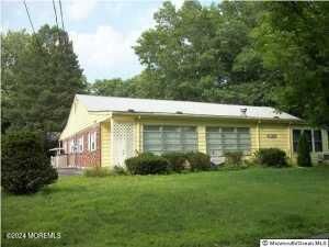 Property Photo:  28 Holly Street  NJ 08759 