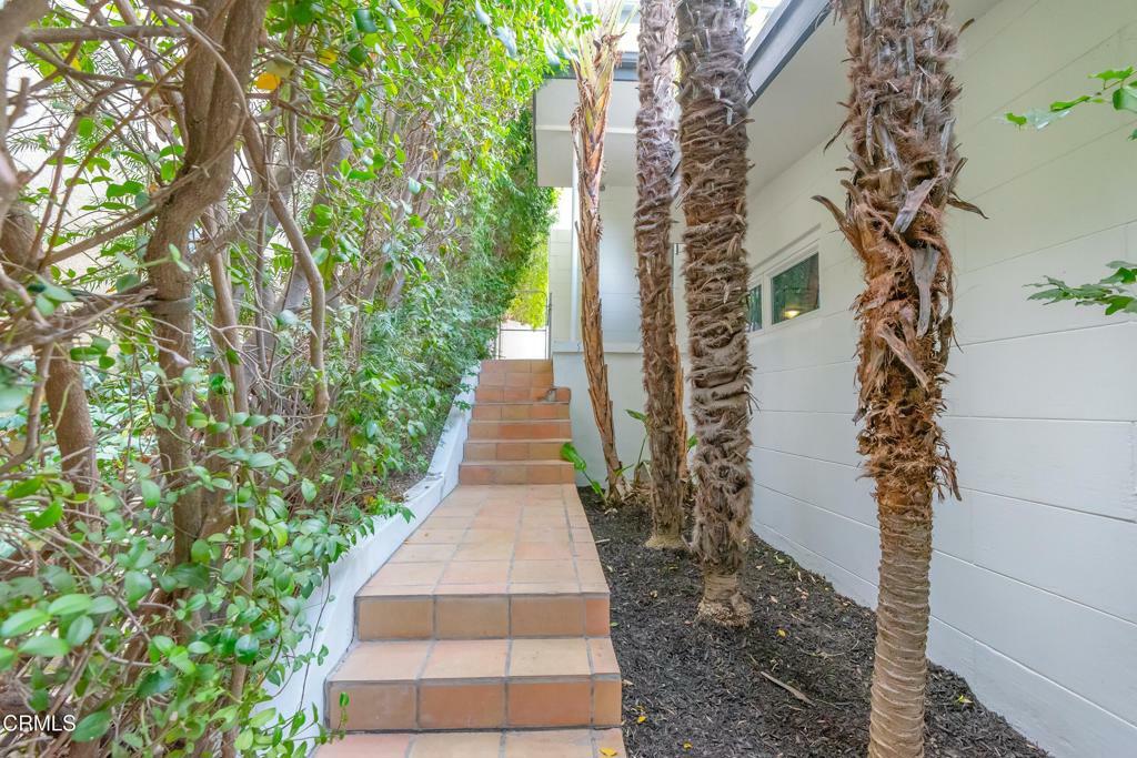 Property Photo:  4041 Davana Road  CA 91423 