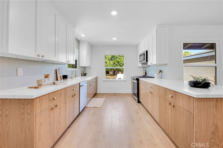 Property Photo: 7057 Mary Ellen Avenue CA 91605