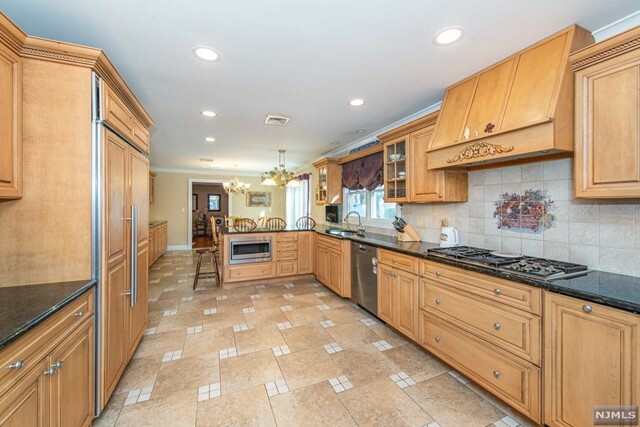 Property Photo:  11 Copley Court  NJ 07470 