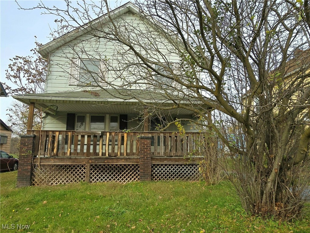 Property Photo:  140 Trumbull Avenue  OH 44420 