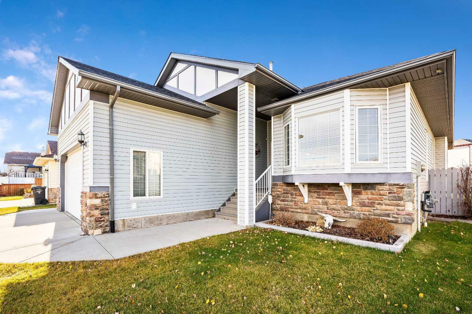 Property Photo:  207 High Ridge Crescent NW  AB T1V 1X8 