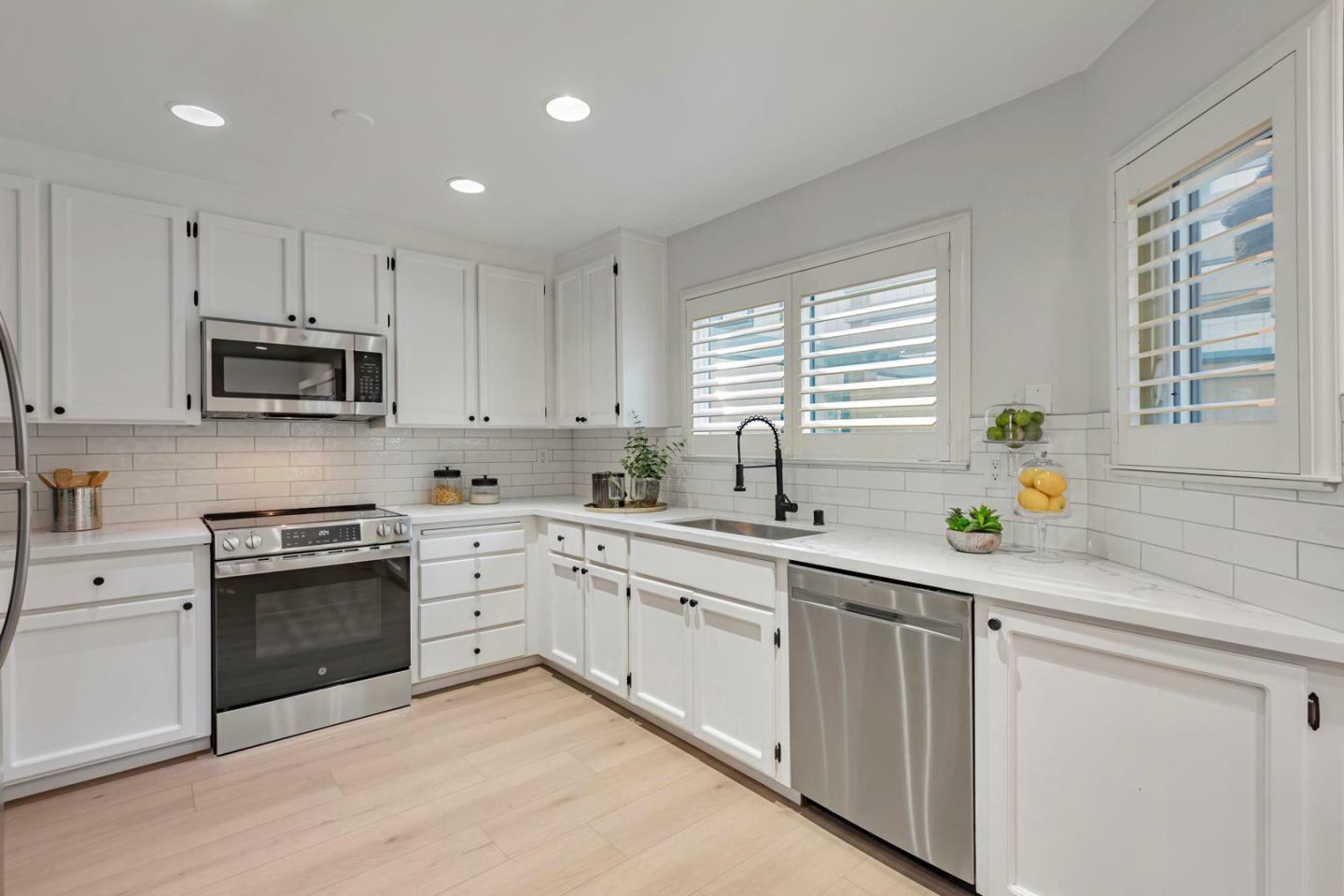 Property Photo:  390 Union Avenue B  CA 95008 