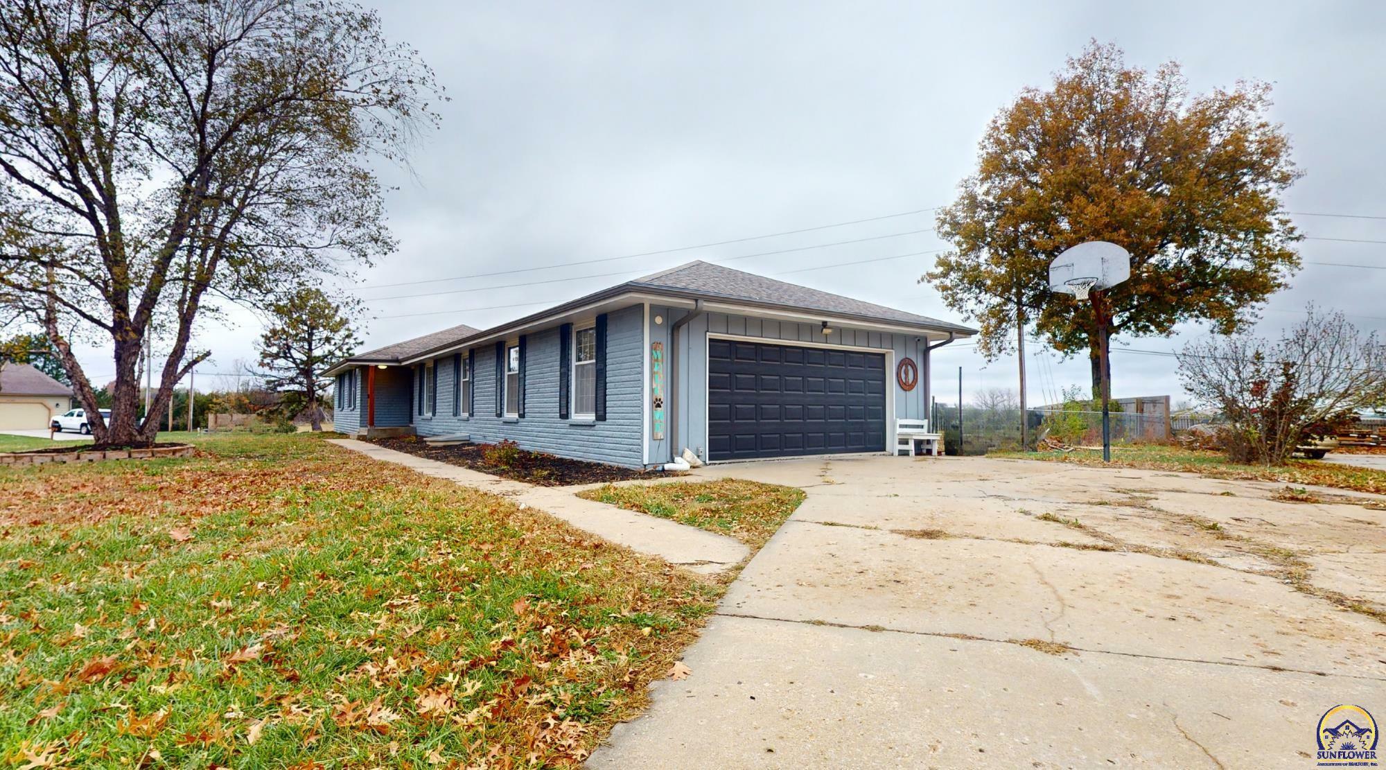 Property Photo:  6336 SW 21st Ter  KS 66614 