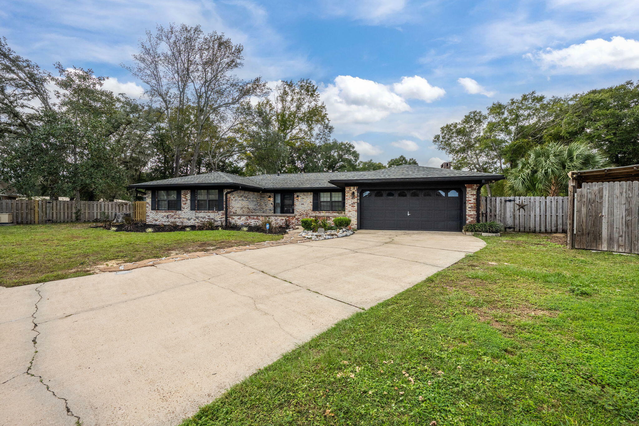 Property Photo:  508 Sioux Circle  FL 32547 