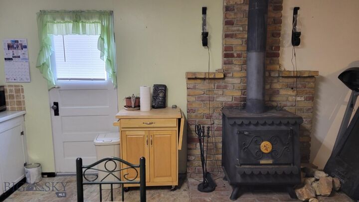 Property Photo: 211 E 1st Ave MT 59739