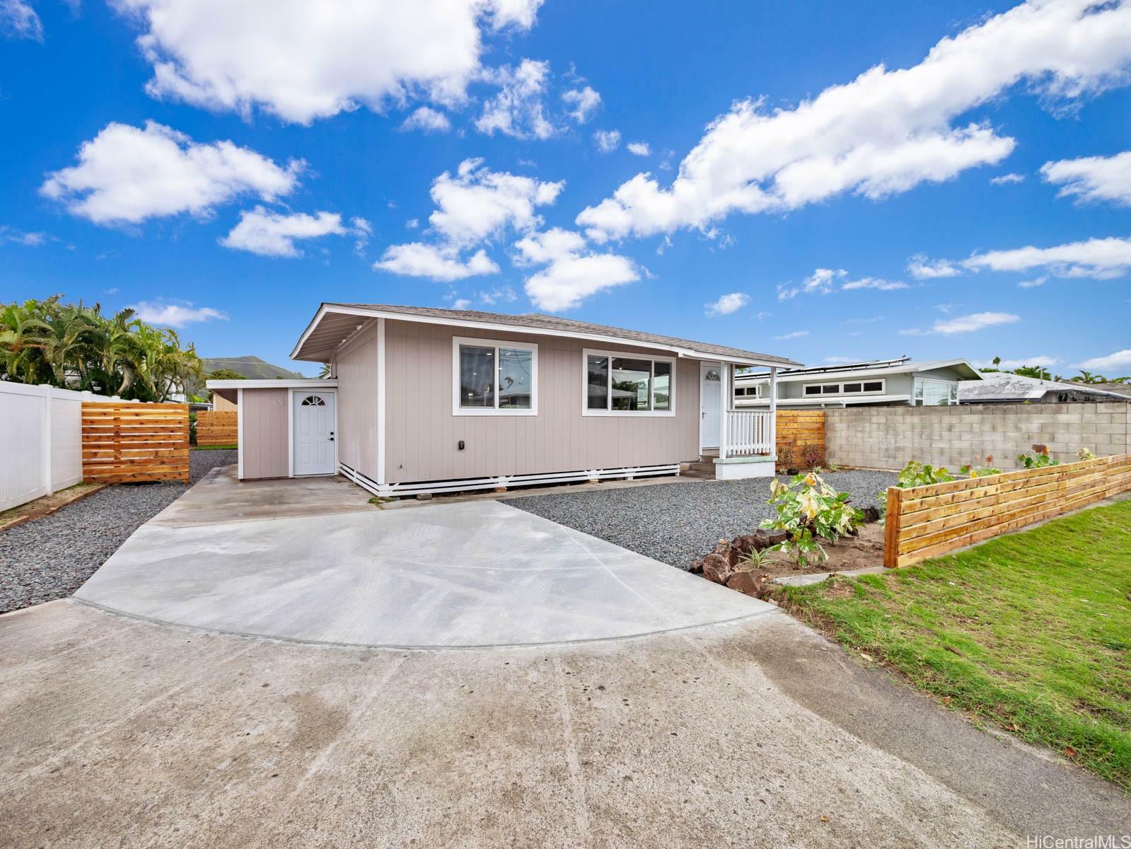 Property Photo:  624 Olomana Street  HI 96734 