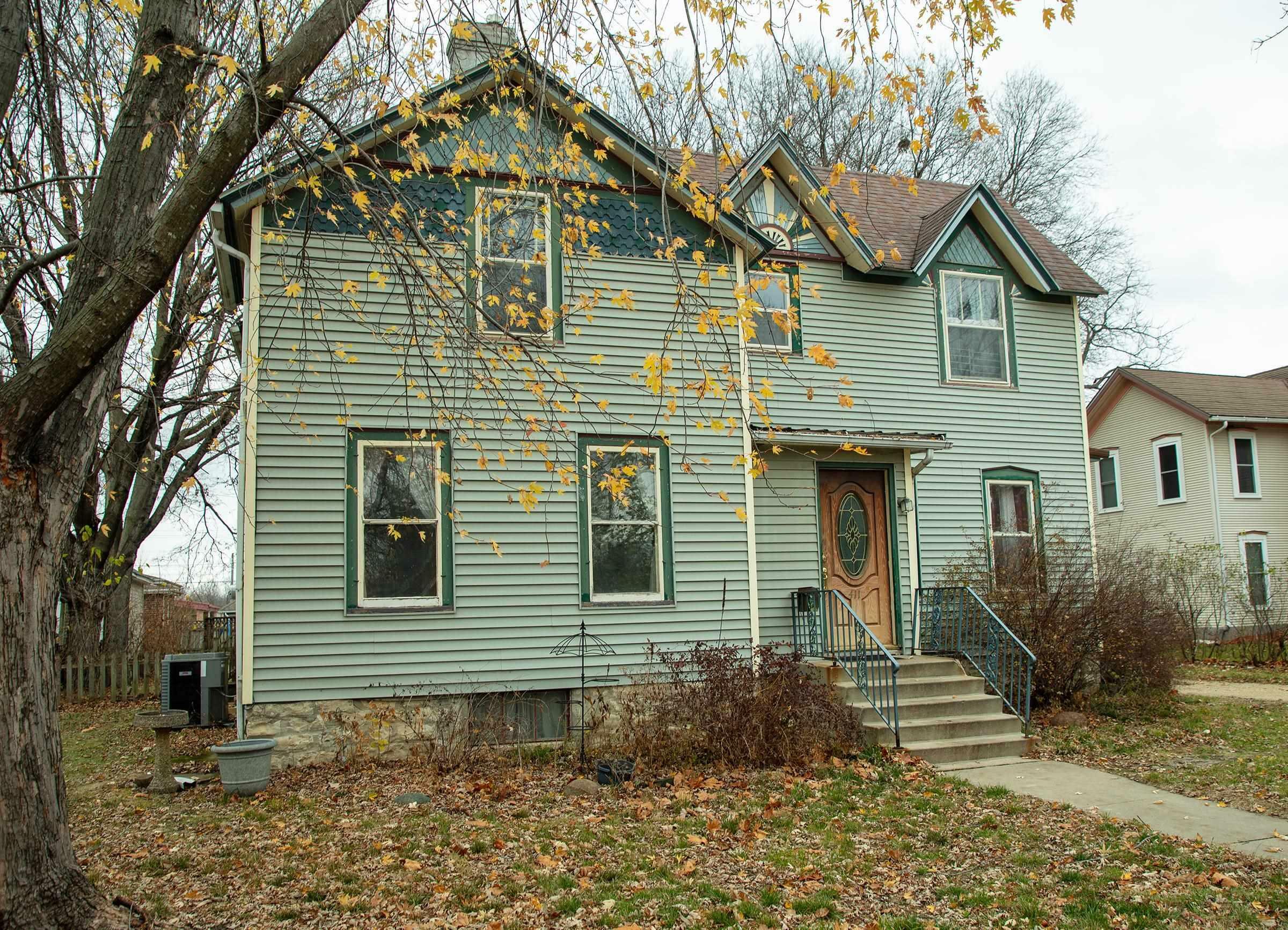 Property Photo:  411 2nd St SE  IA 50677 