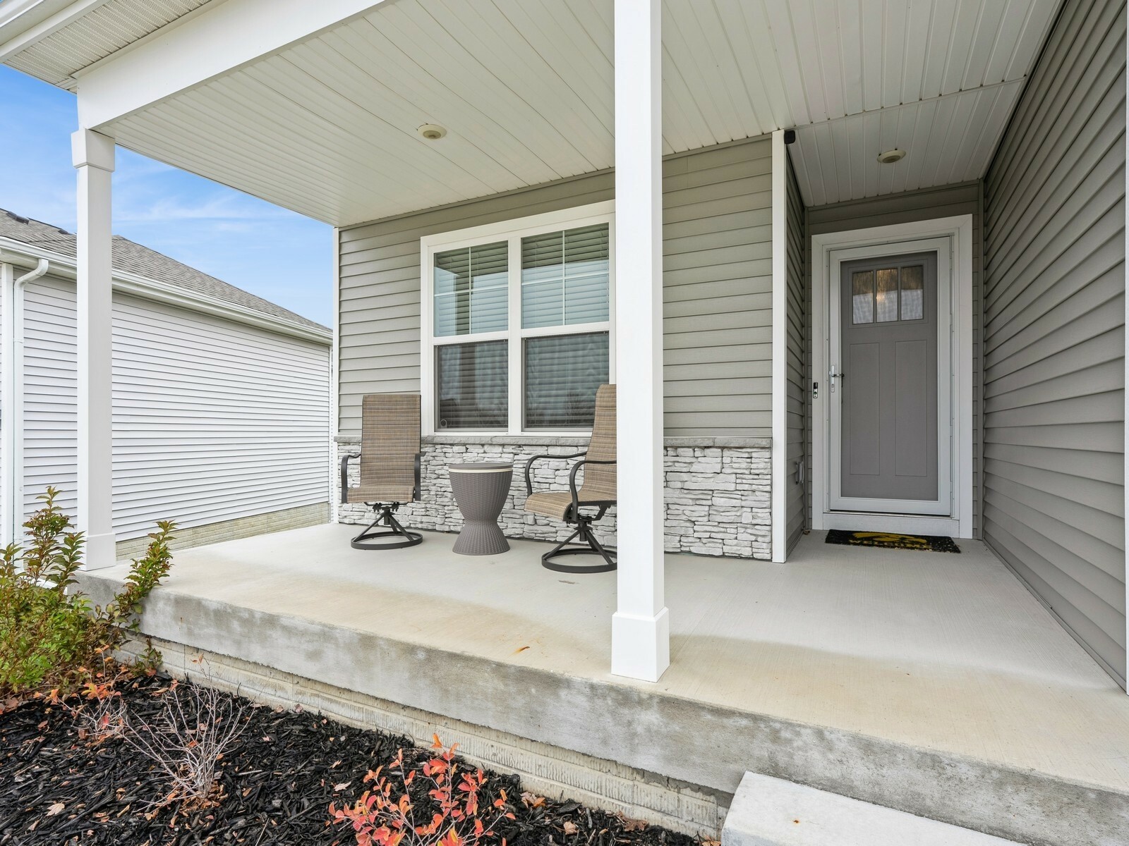 Property Photo:  406 SE Willow Run Lane  IA 50021 