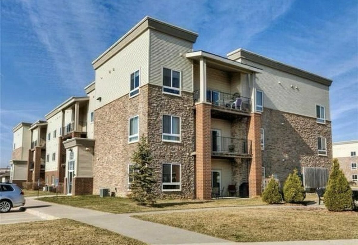 Property Photo:  6350 Coachlight Drive 1301  IA 50266 