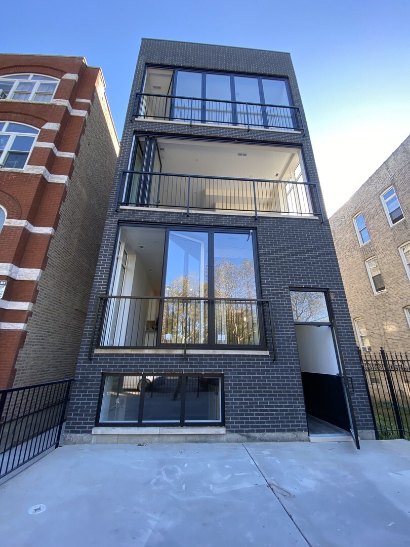 Property Photo:  1635 S California Avenue  IL 60608 