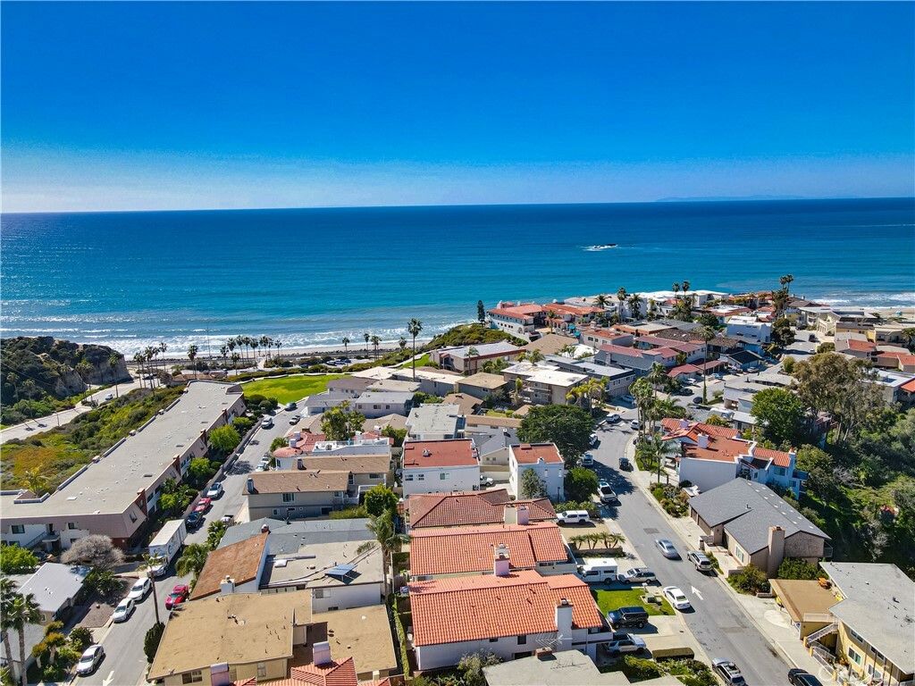 Property Photo: 218 Avenida Lobeiro CA 92672