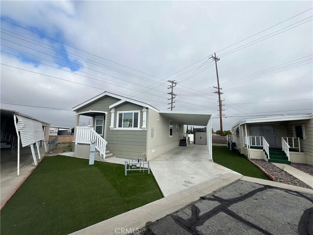 Property Photo: 260 N Lyon Ave 42 CA 92543