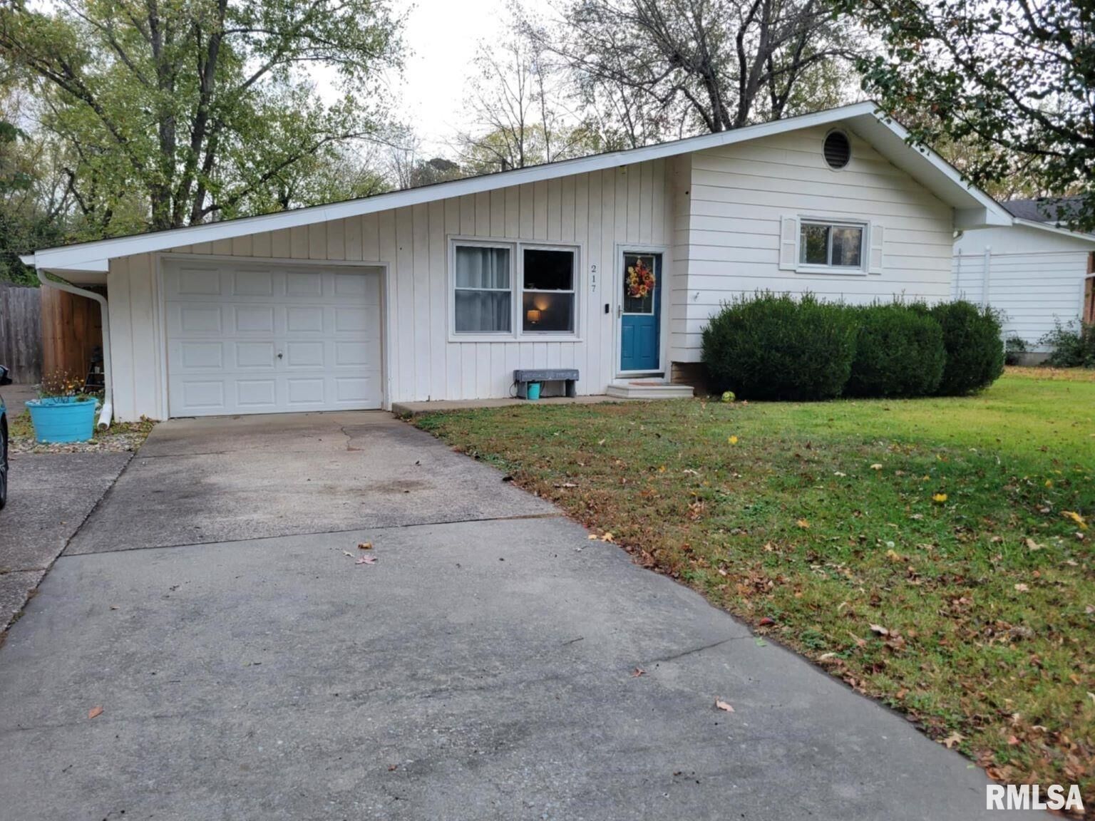 Property Photo:  217 S Gray Drive  IL 62901 