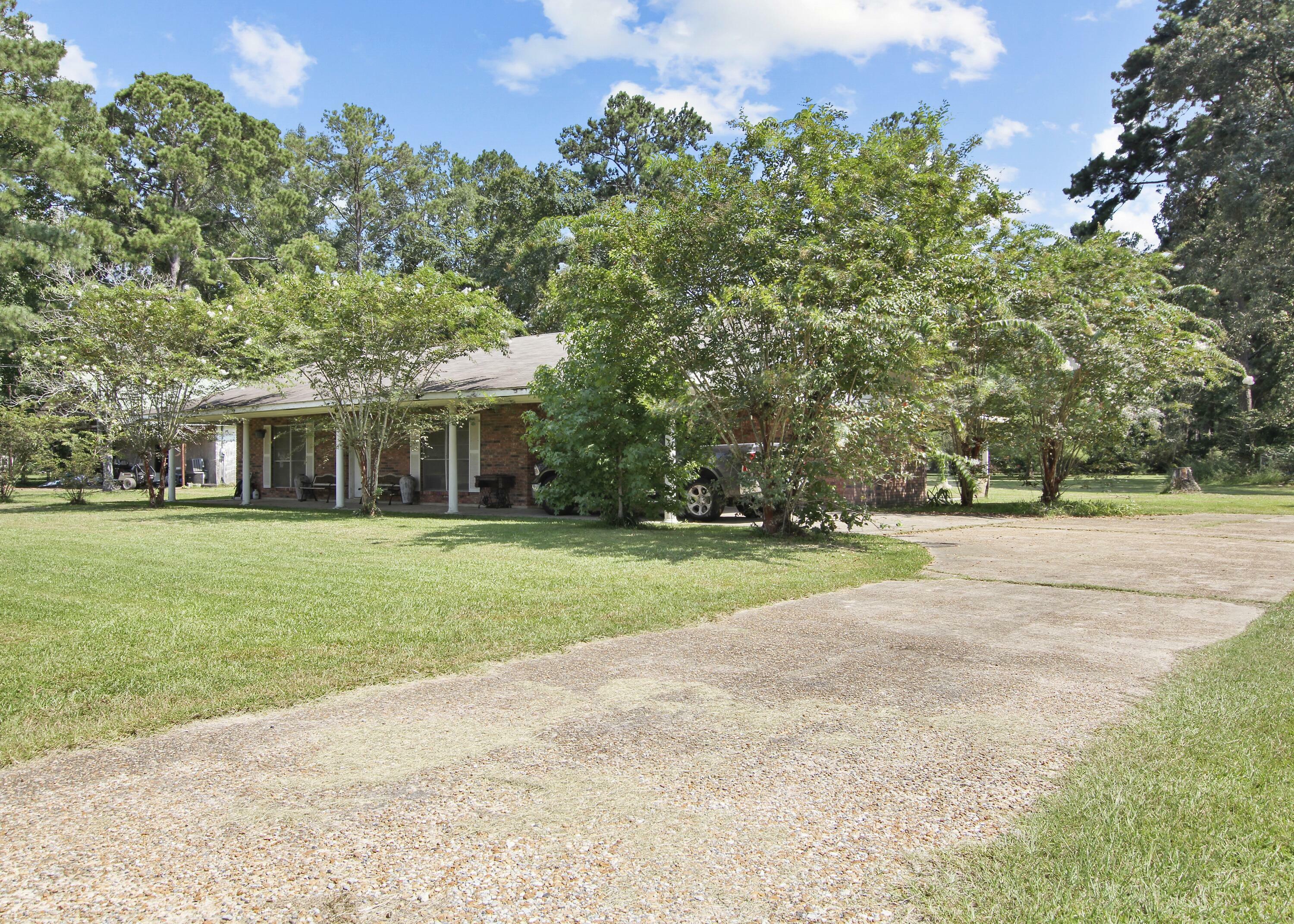 Property Photo:  209 E North Loop  LA 71463 