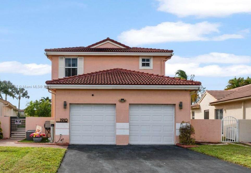 Property Photo: 1910 NW 190th Ave FL 33029