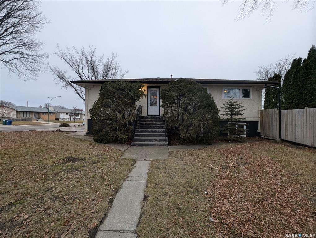 Property Photo:  2616 20th Street W  SK S7M 1B6 