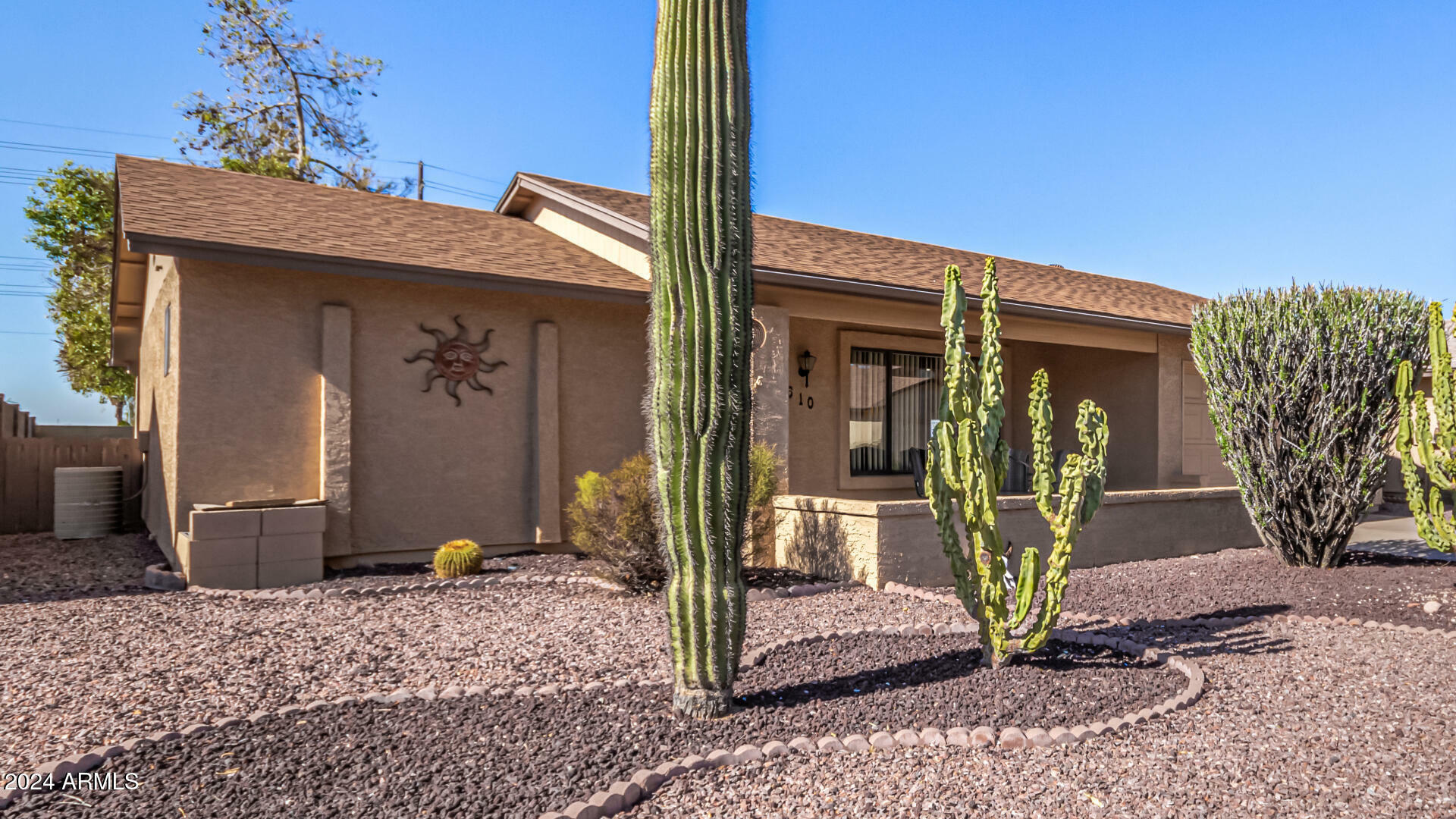 Property Photo: 610 S 76th Place AZ 85208