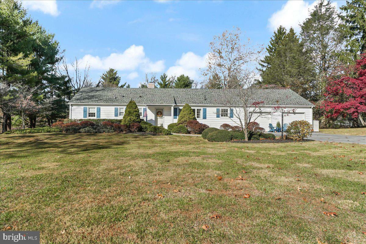 Property Photo:  1 Pickwick Lane  PA 19355 