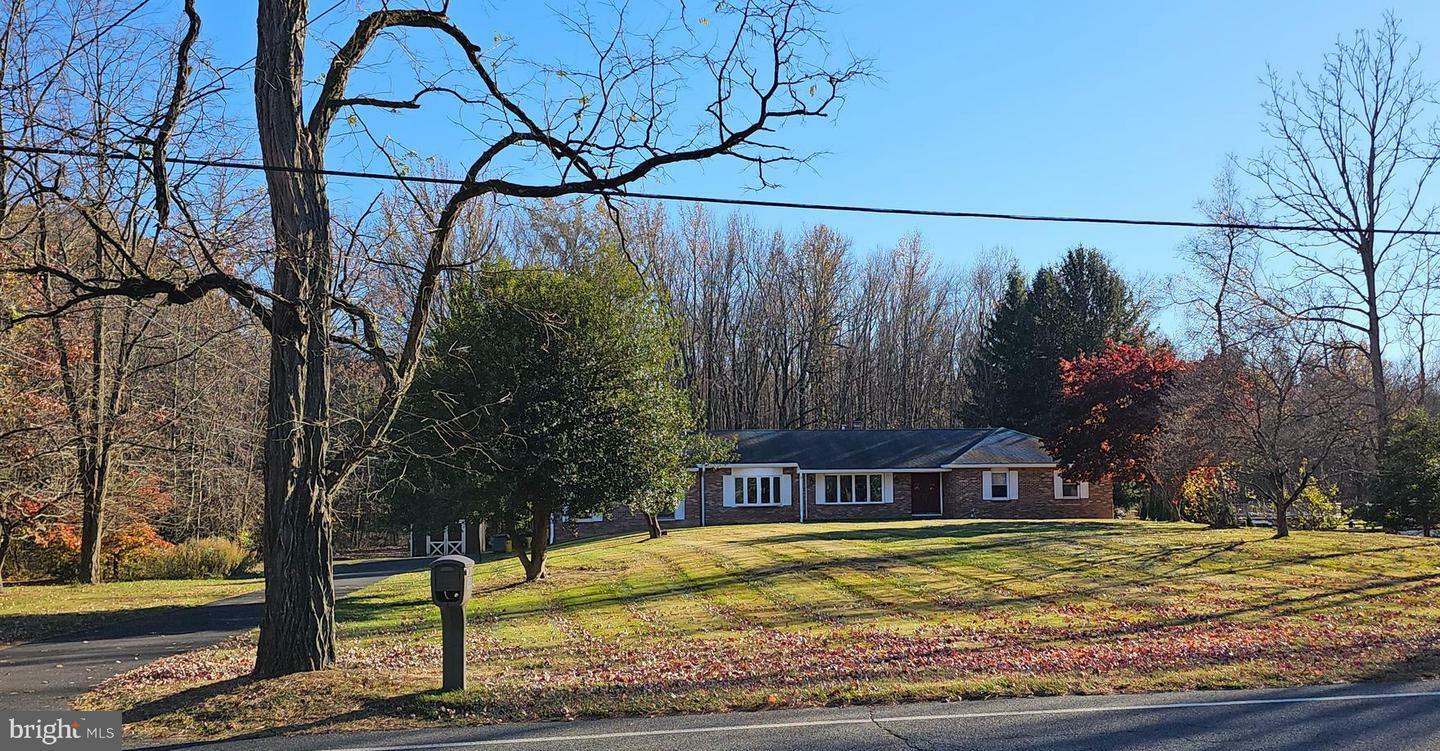 Property Photo:  181 Edgebrook Road  NJ 08691 