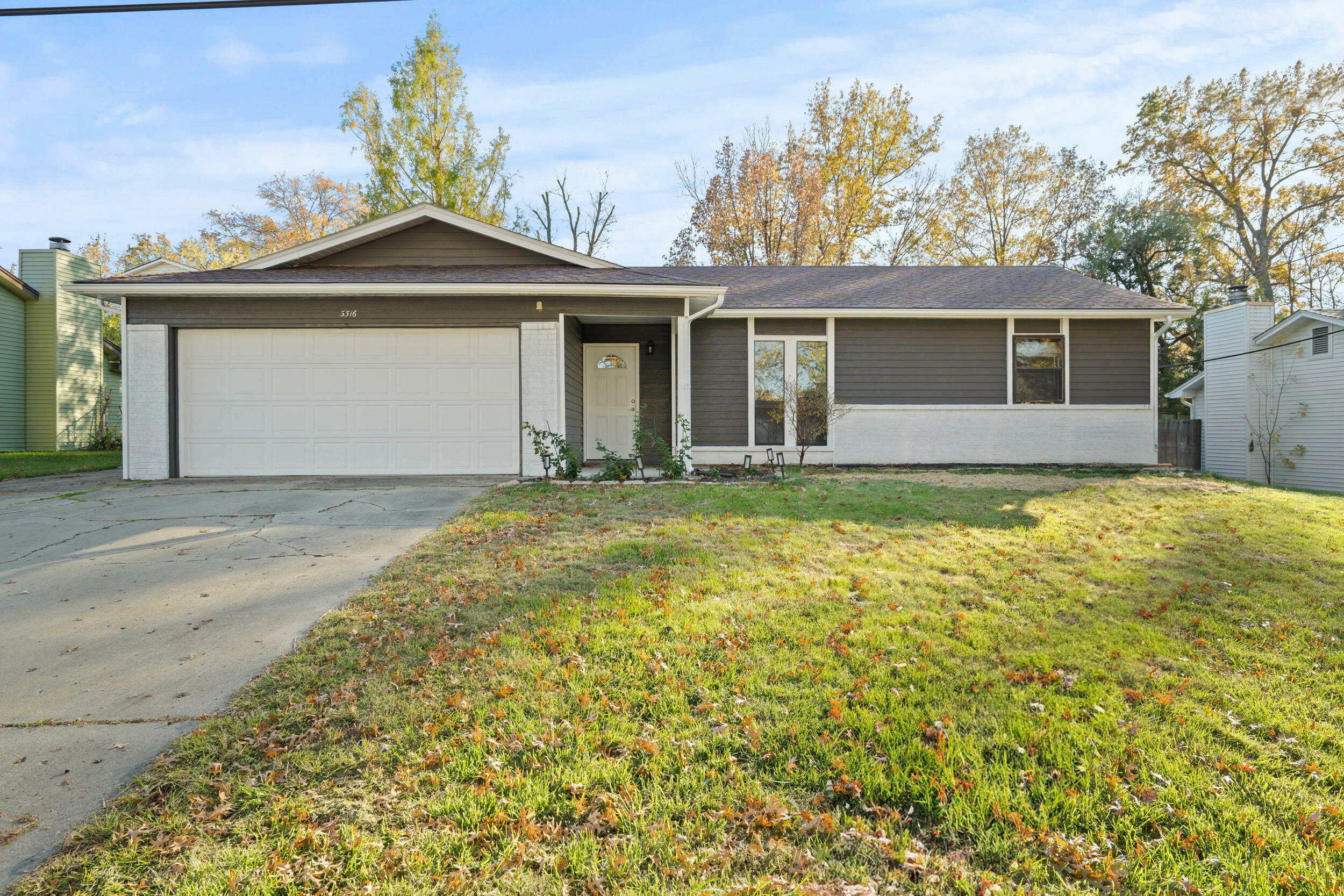 Property Photo:  3316 Sherwood Dr  MO 65202 