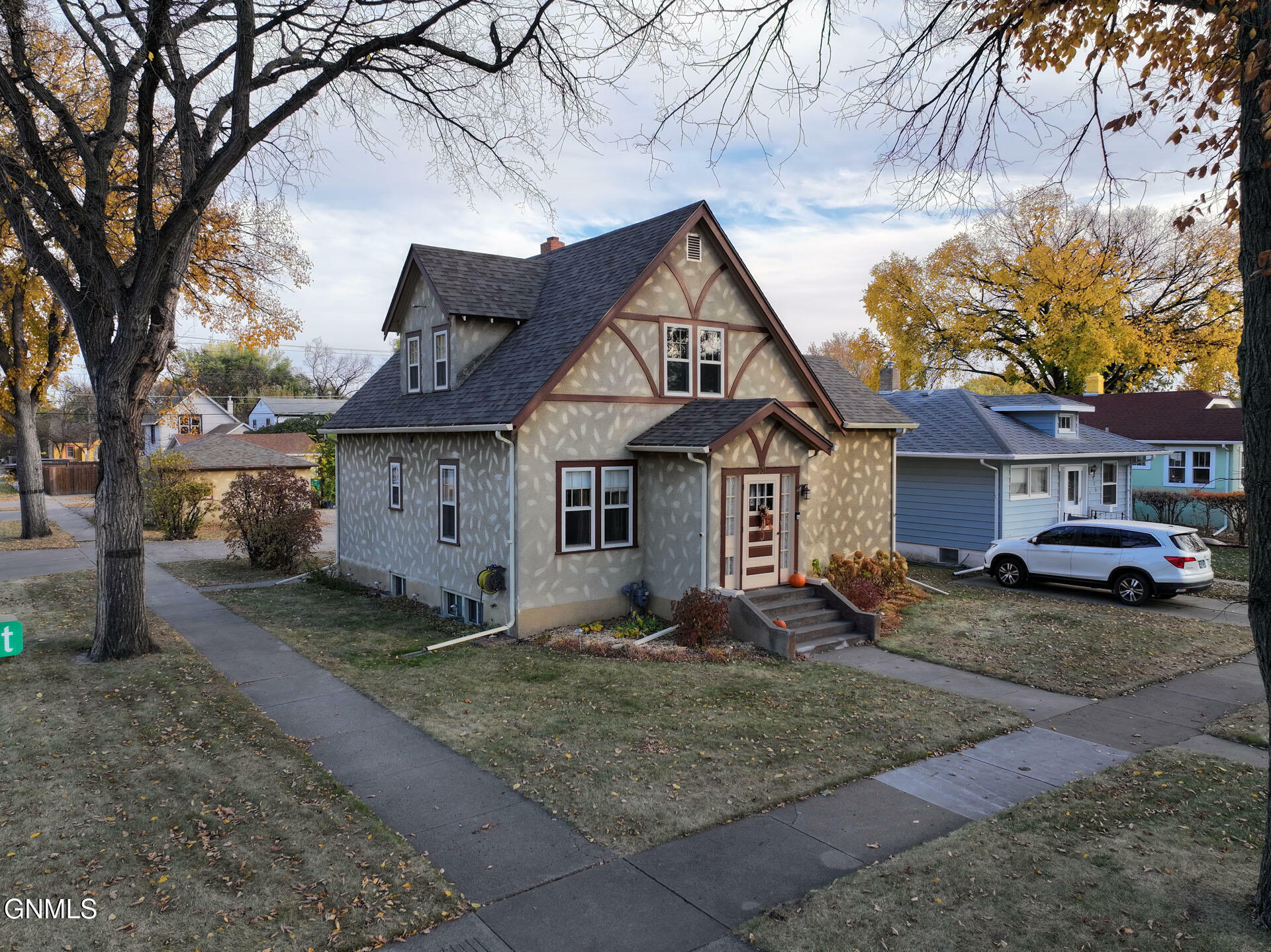 Property Photo:  931 8th Street  ND 58501 