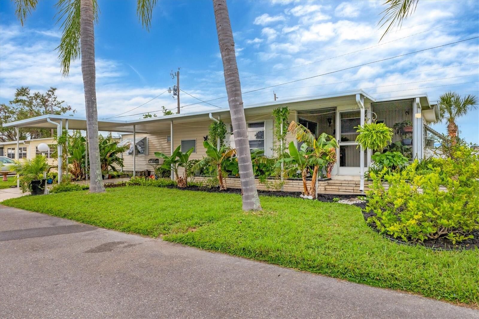 Property Photo: 4906 1st A Street E FL 34203