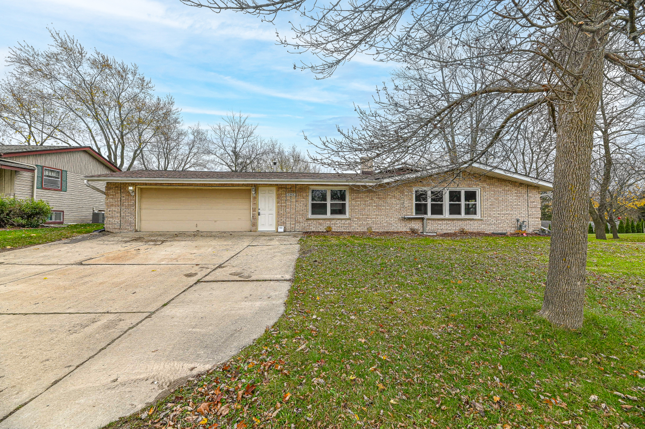 5301 Orchard Ln  Greendale WI 53129 photo