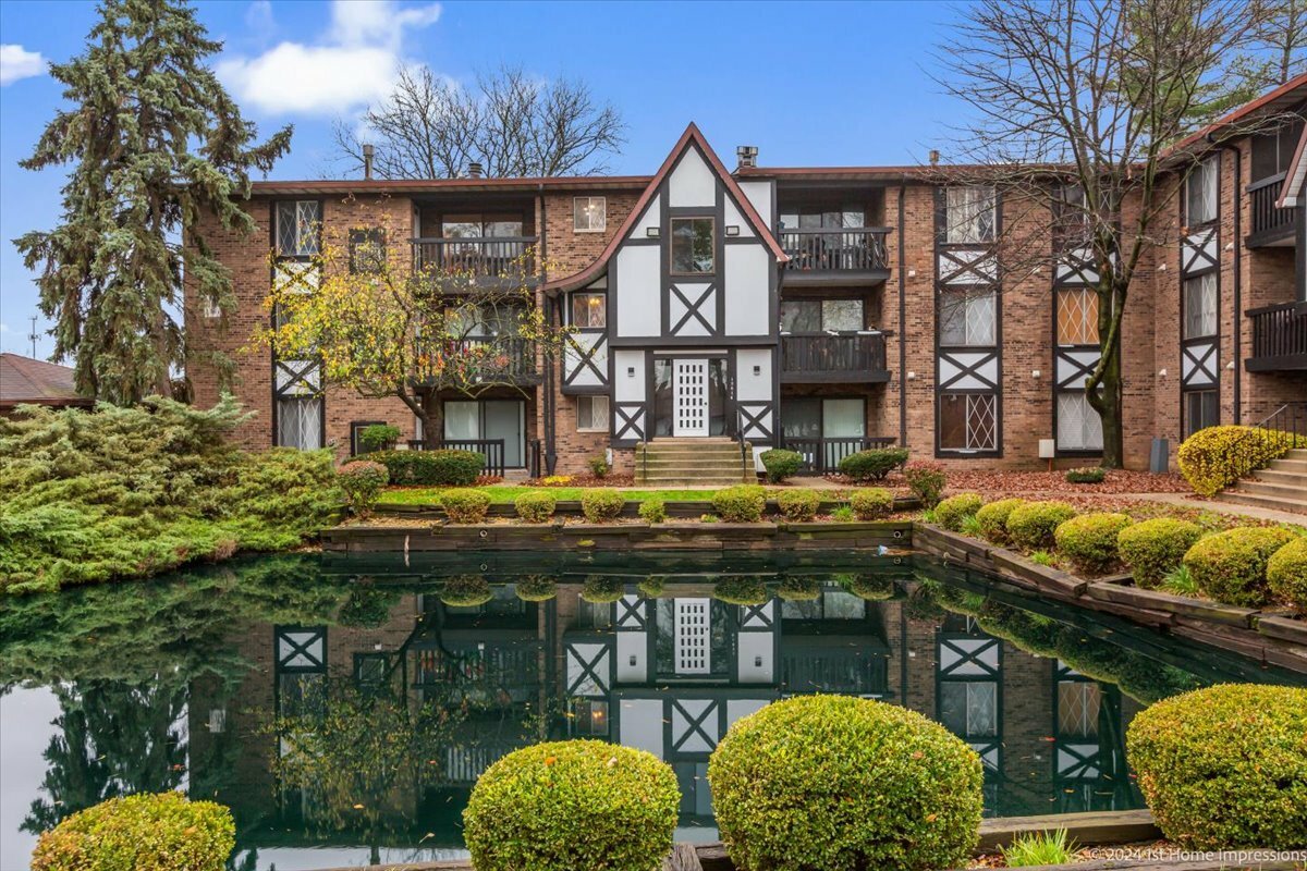 13616 Royal Court 211  Crestwood IL 60418 photo