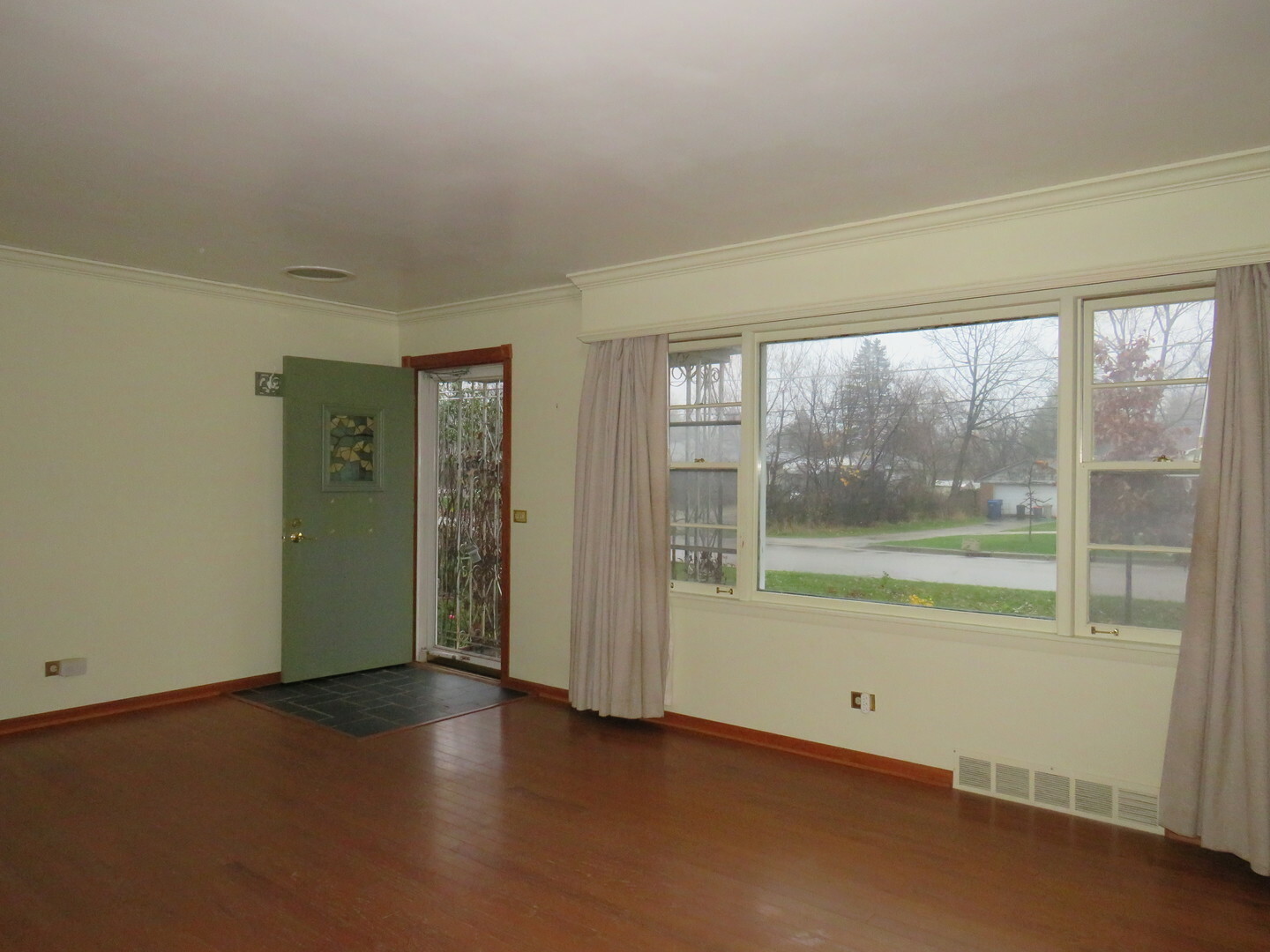 Property Photo:  2140 Kellogg Avenue  IL 60087 