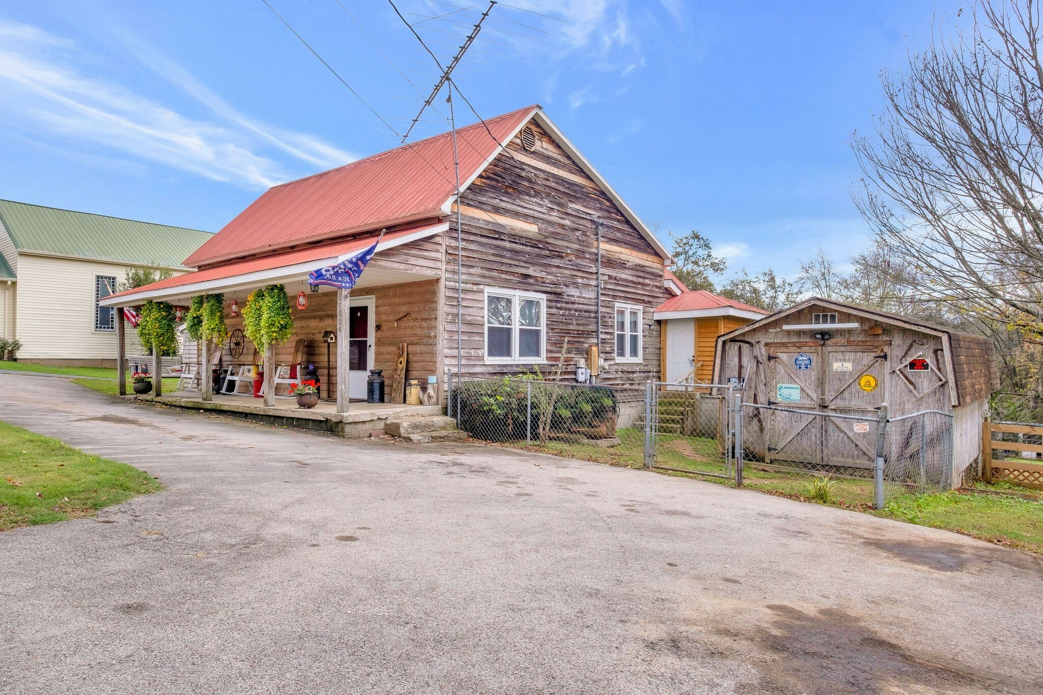 Property Photo:  1524 Main St  TN 38472 