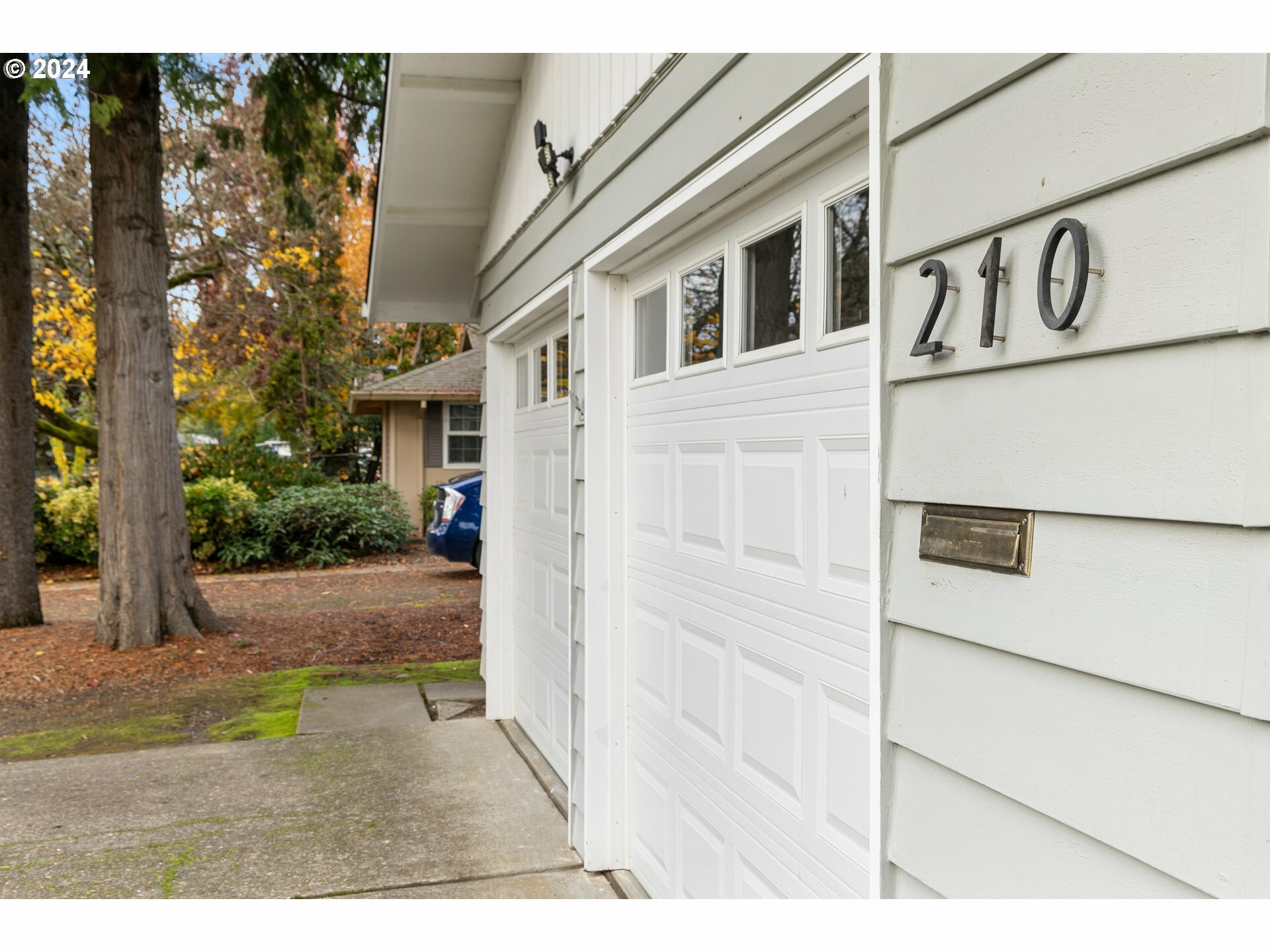 Property Photo:  210 SW 130th Ave  OR 97005 