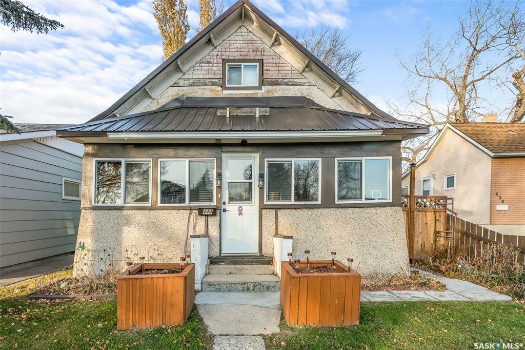 Property Photo:  444 Grandview Street W  SK S6H 5L1 