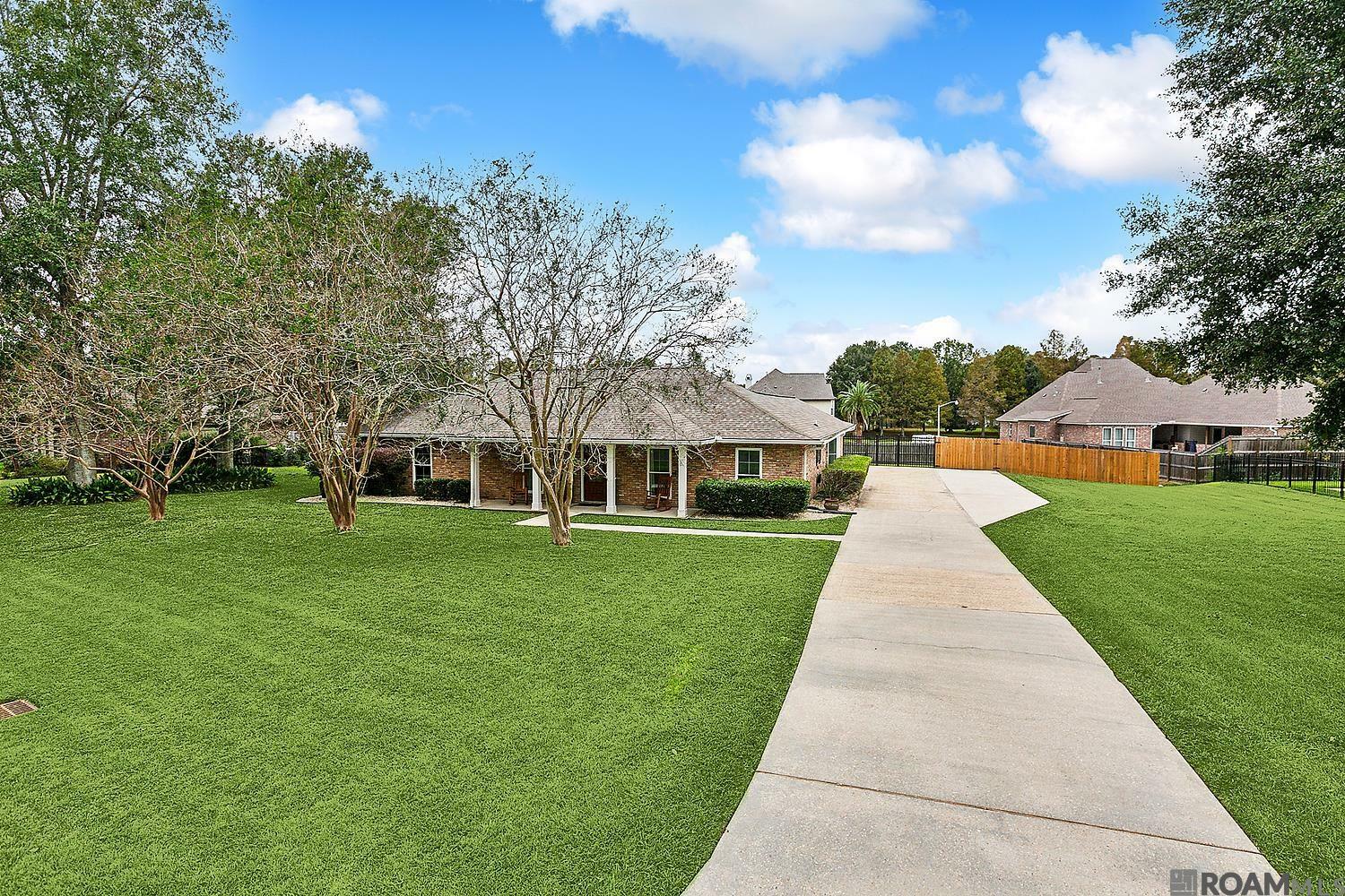 Property Photo: 9044 Thistle Ridge Dr LA 70809