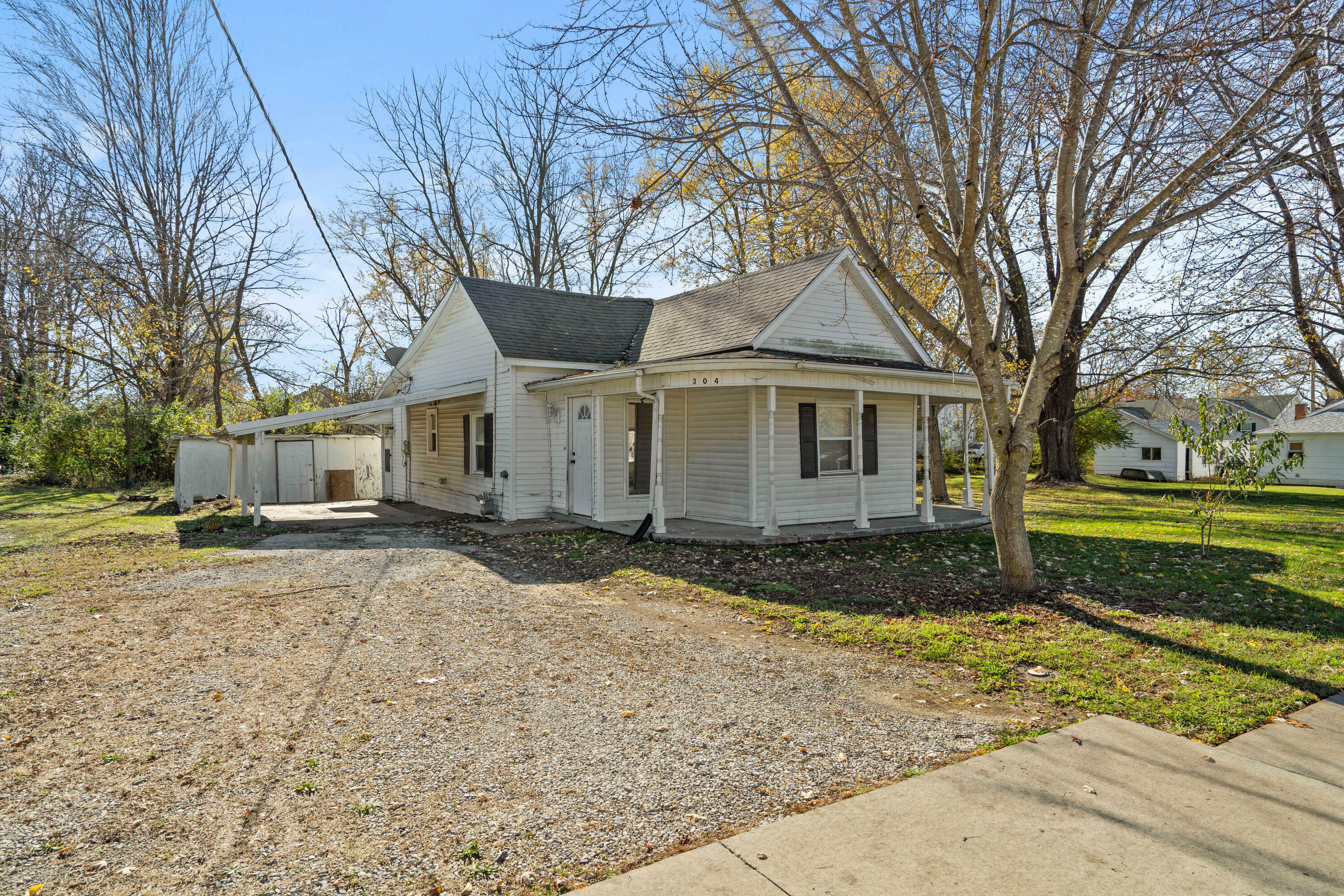 Property Photo:  304 Ash St  MO 65010 