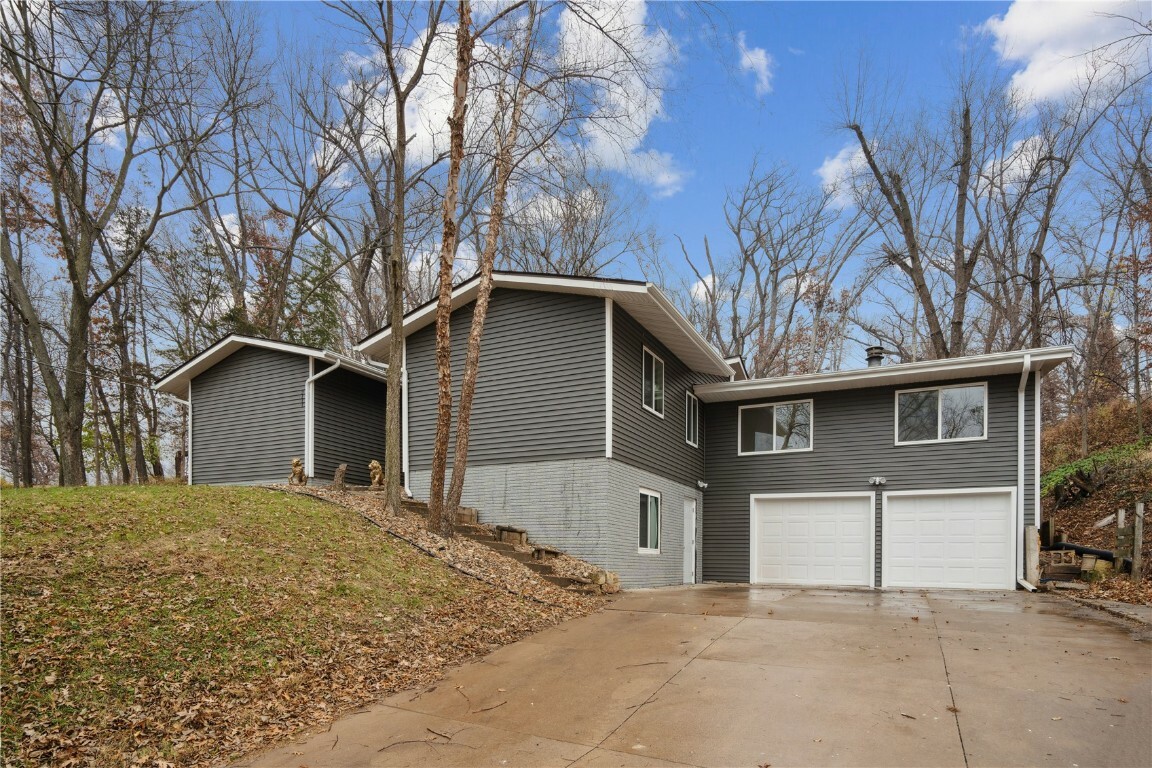 Property Photo:  3111 SE Carroll Drive  IA 52403 