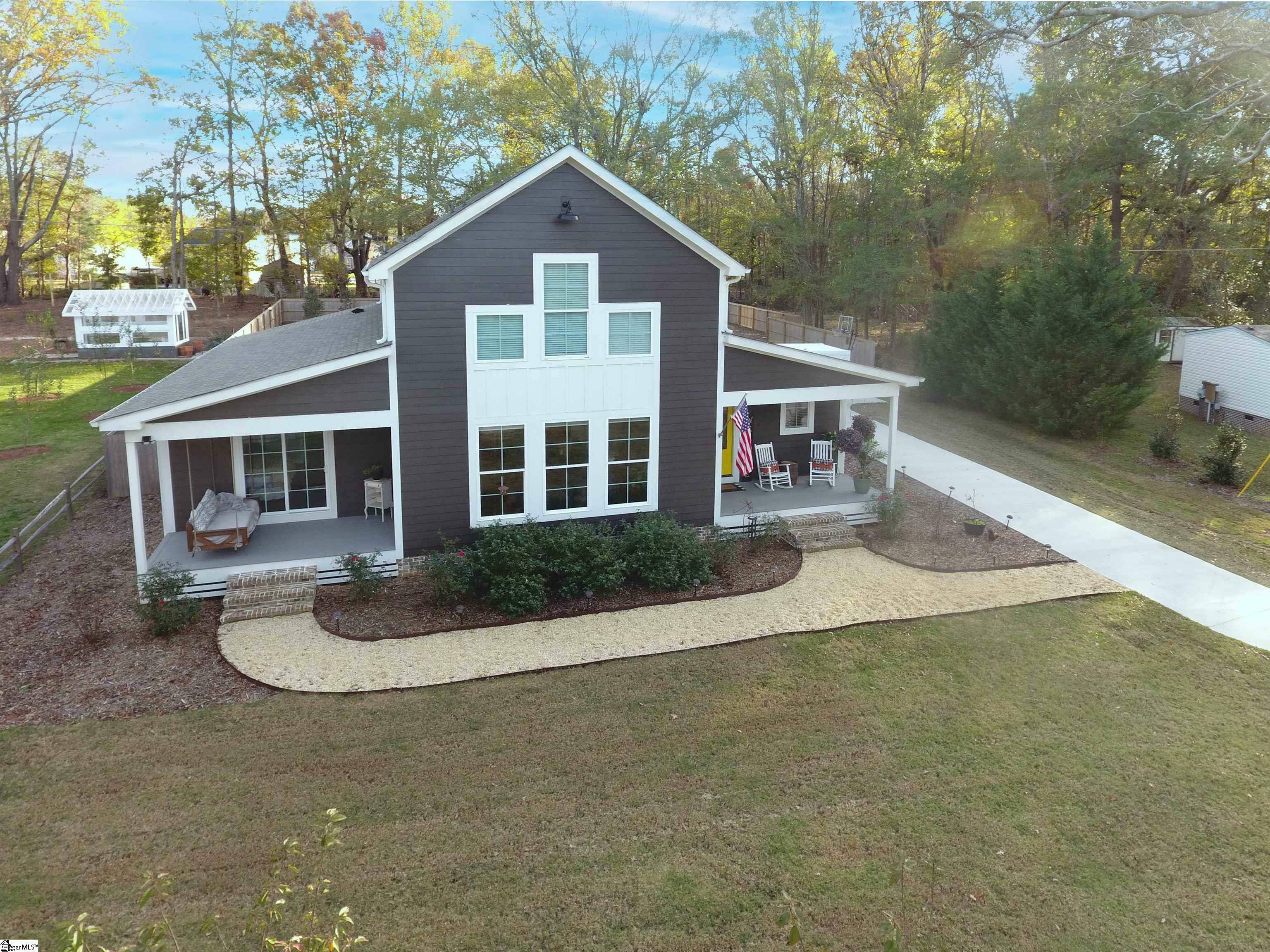 Property Photo:  313 West Circle  SC 29681 