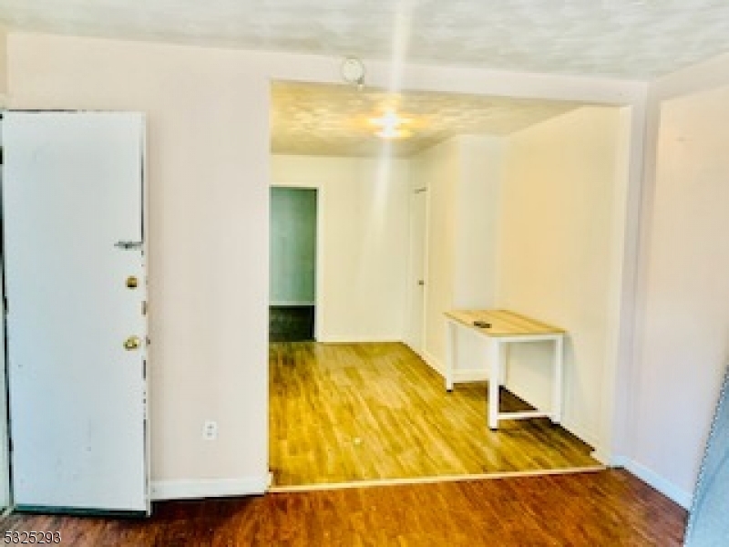 Property Photo:  522 E 26th St 2  NJ 07514 