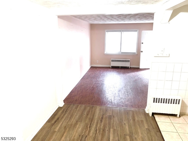 Property Photo:  522 E 26th St 2  NJ 07514 