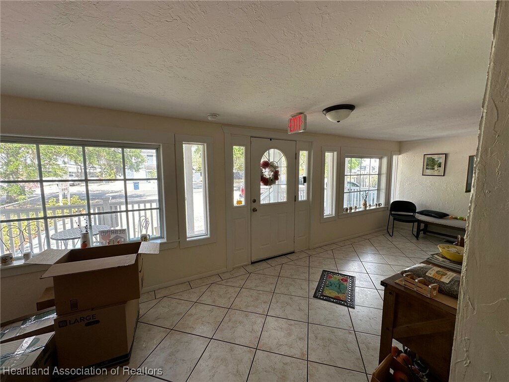 Property Photo:  227 N Commerce Avenue  FL 33870 