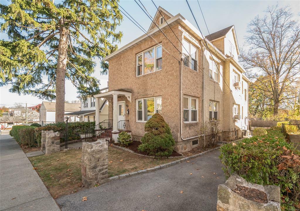 Property Photo:  22 Hillcrest Road  NY 10708 