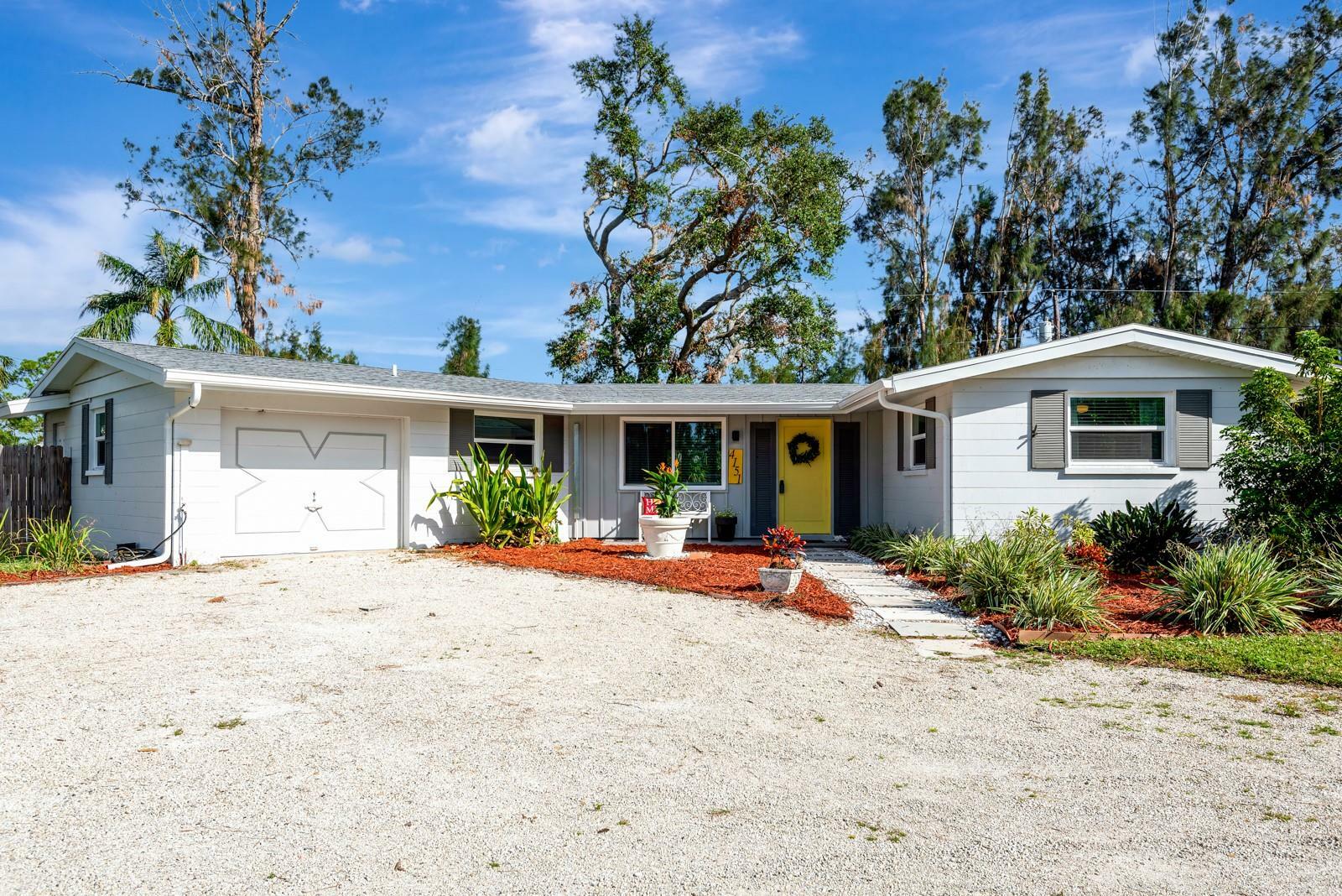 Property Photo:  4151 Olive Avenue  FL 34231 