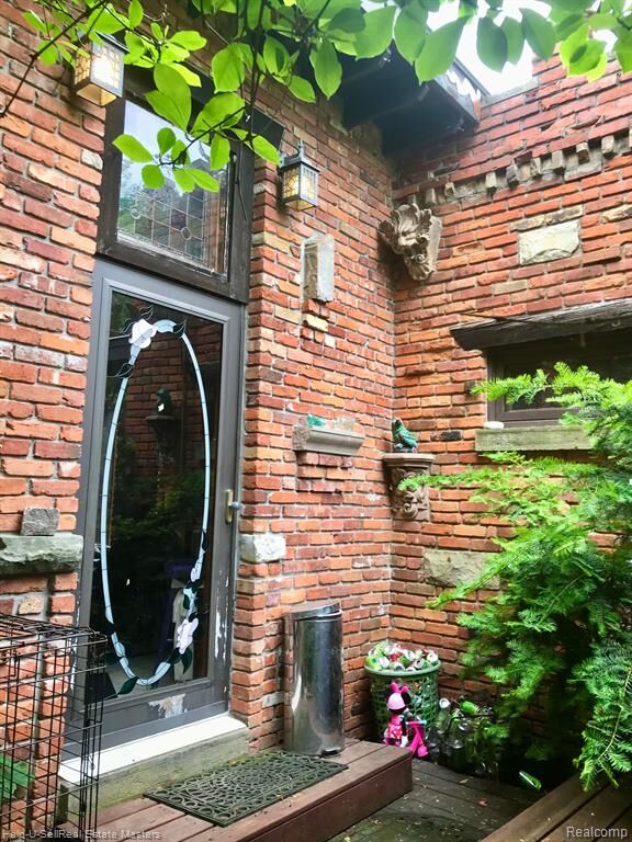 Property Photo:  3237 Vincent Road  MI 48049 4440 