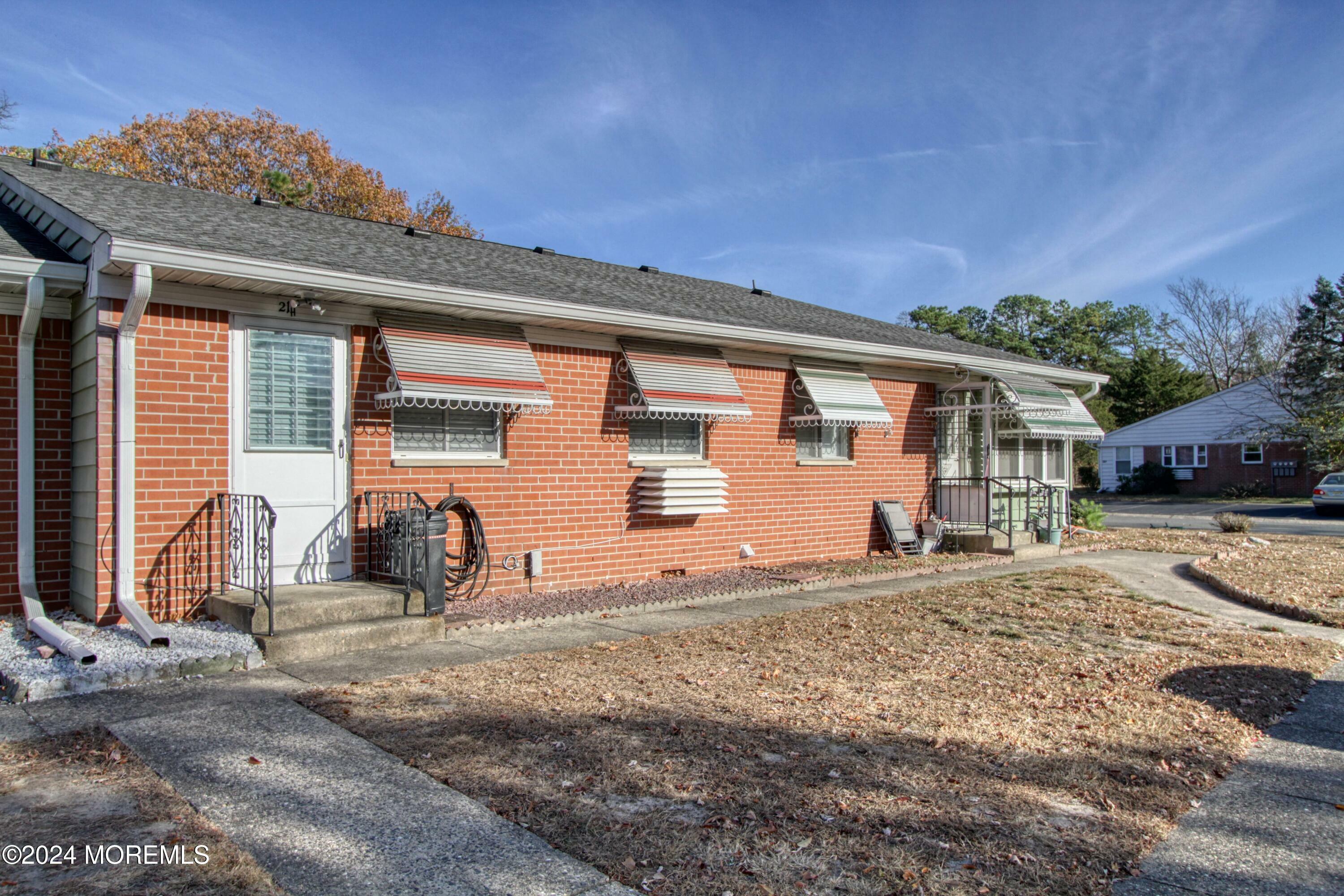 Property Photo:  21 Yorktowne Parkway H  NJ 08759 