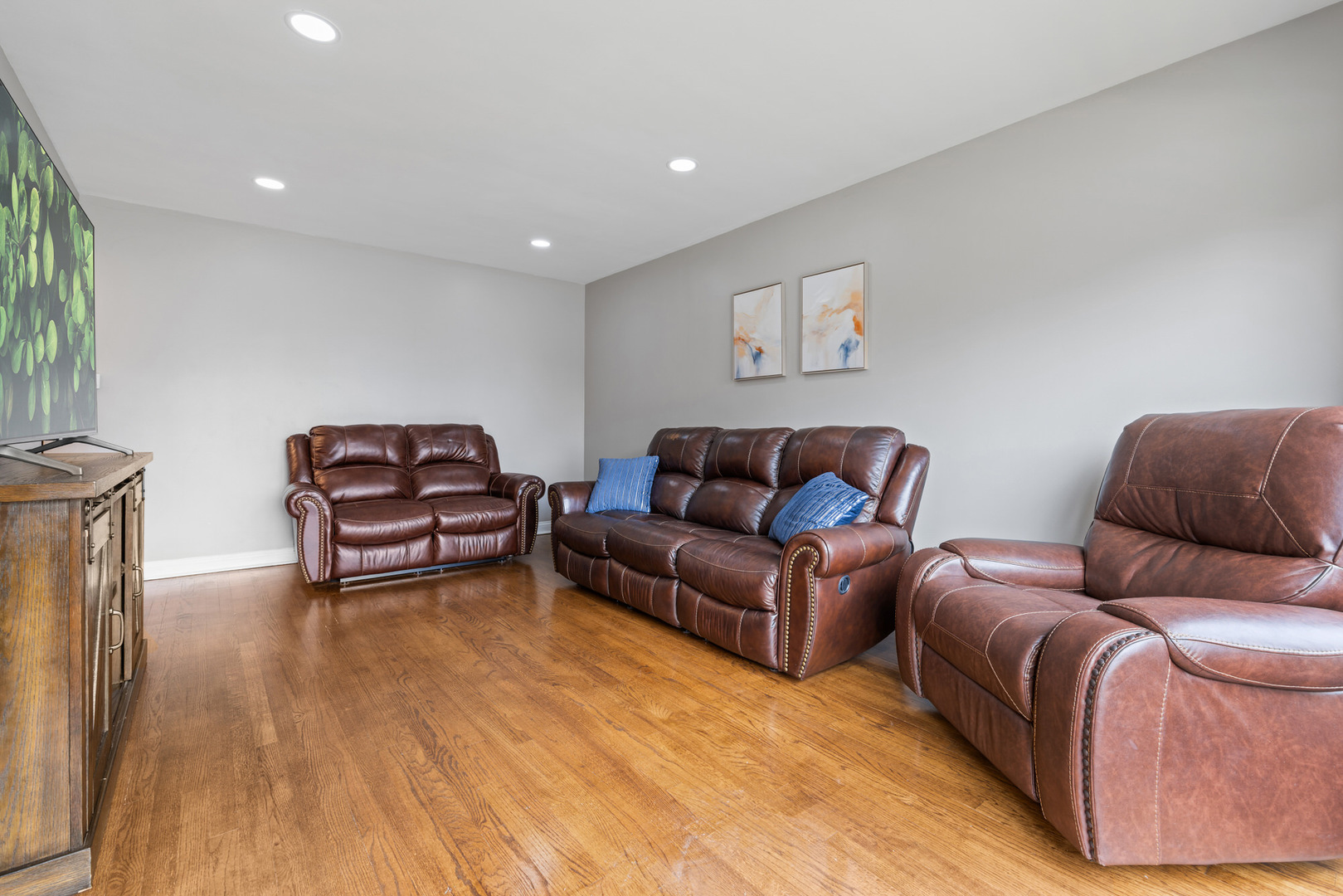 Property Photo:  2910 E 130th Street  IL 60633 