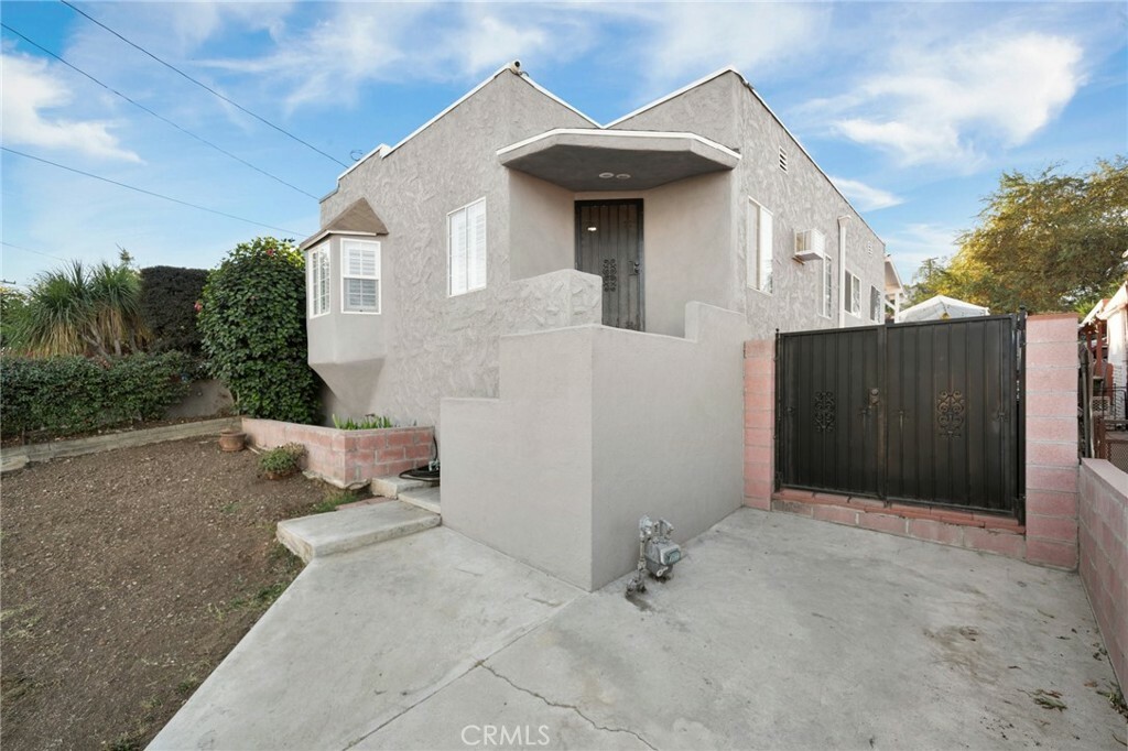 Property Photo:  1309 N Hazard Avenue  CA 90063 