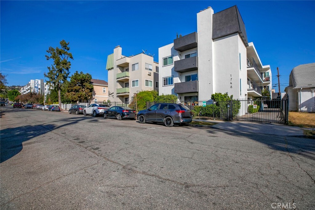 Property Photo: 1748 N Kenmore Avenue 203 CA 90027