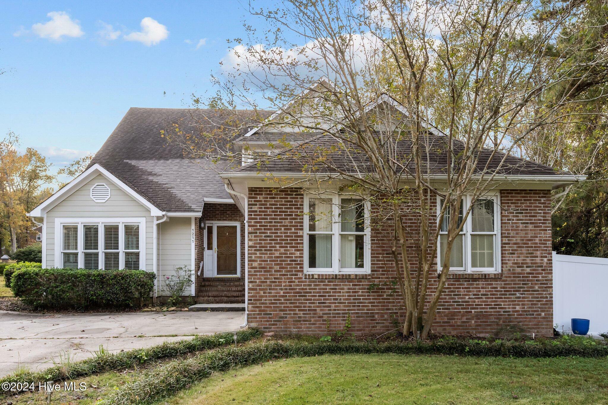 Property Photo:  1211 Country Club Drive  NC 28546 