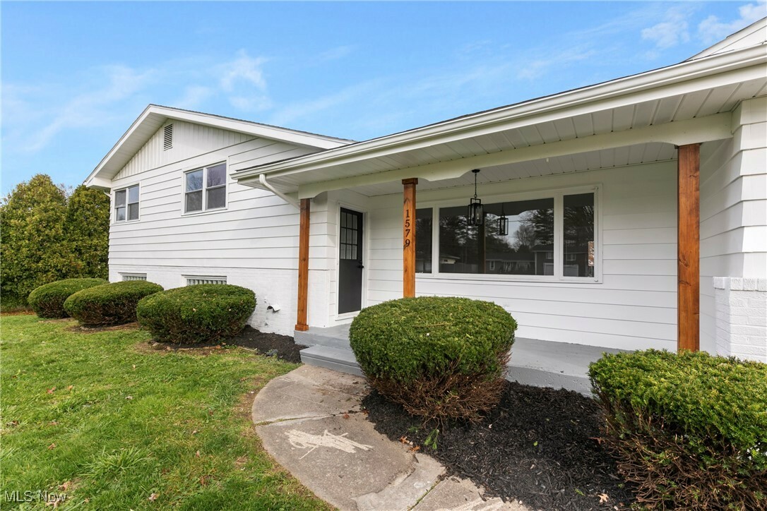 Property Photo:  1579 S Plainview Drive  OH 44321 